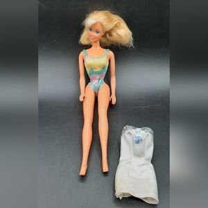 Pretty Vintage 1989 Blond Barbie Doll By Mattel TnT Twist 'n Turn Bathing Suit